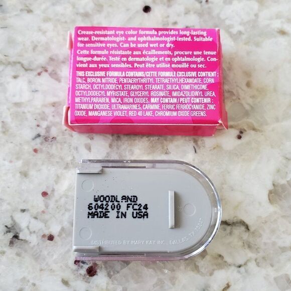 Mary Kay Signature Woodland eye color - Picture 3 of 4